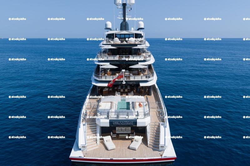 Dreamboat exterior 2
